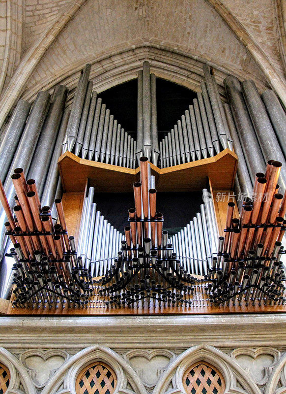 Órgano de catedral de Auxerre (en frances: cathemacdrale Saint-Étienne d'Auxerre) ubicada en Auxerre, Borgoña，法国